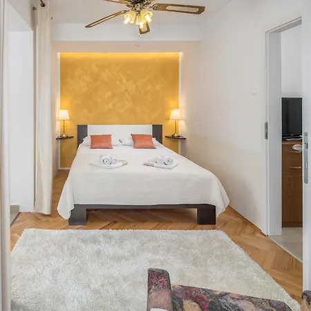 Katana Apartment *